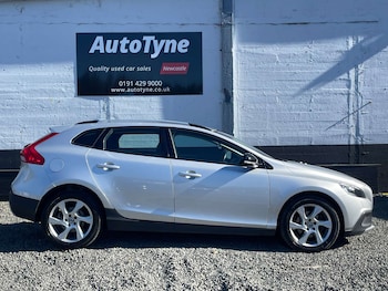 Used Volvo V40 2015 for sale - 76601463: Photo