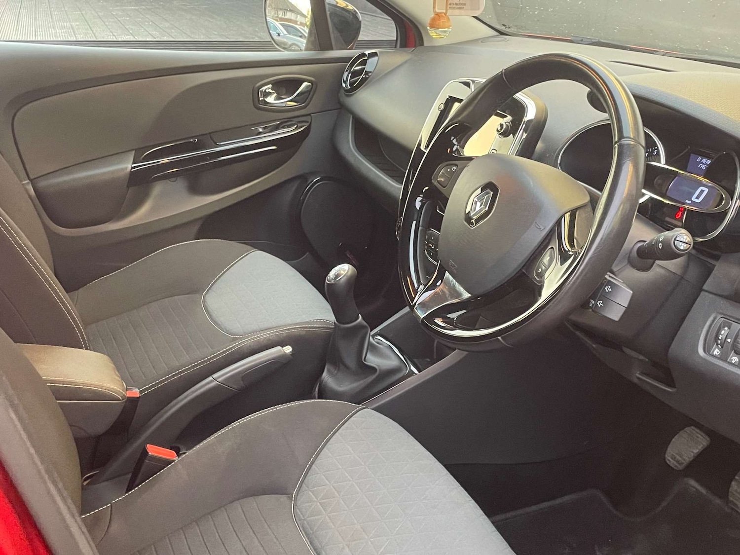 Used Renault Clio 2014 for sale - 77990029: Photo 15