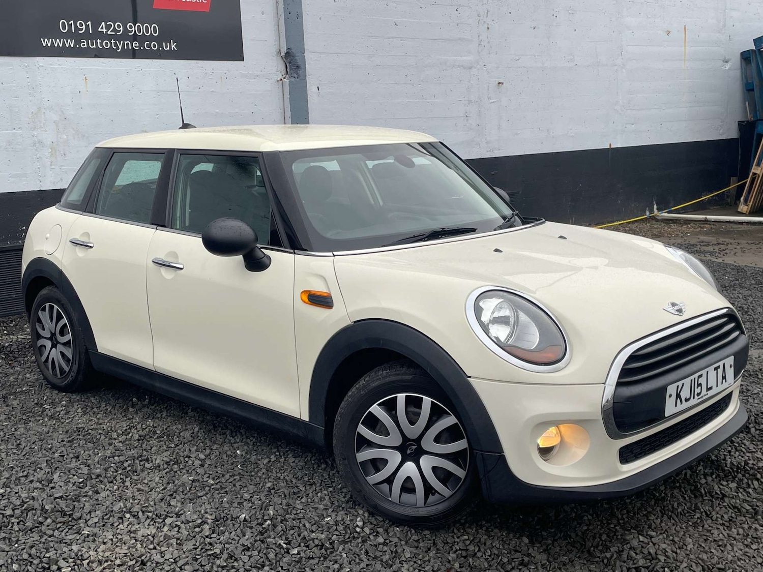 Used MINI Hatch 2015 for sale - 76919203: Photo 1