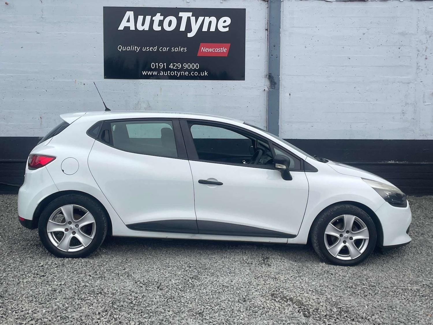 Used Renault Clio 2014 for sale - 76449810: Photo 4