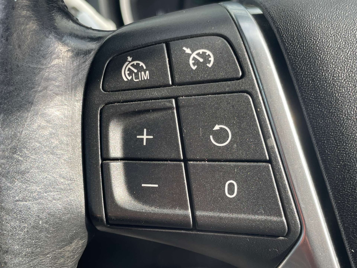 Used Volvo V40 2014 for sale - 76601487: Photo 23