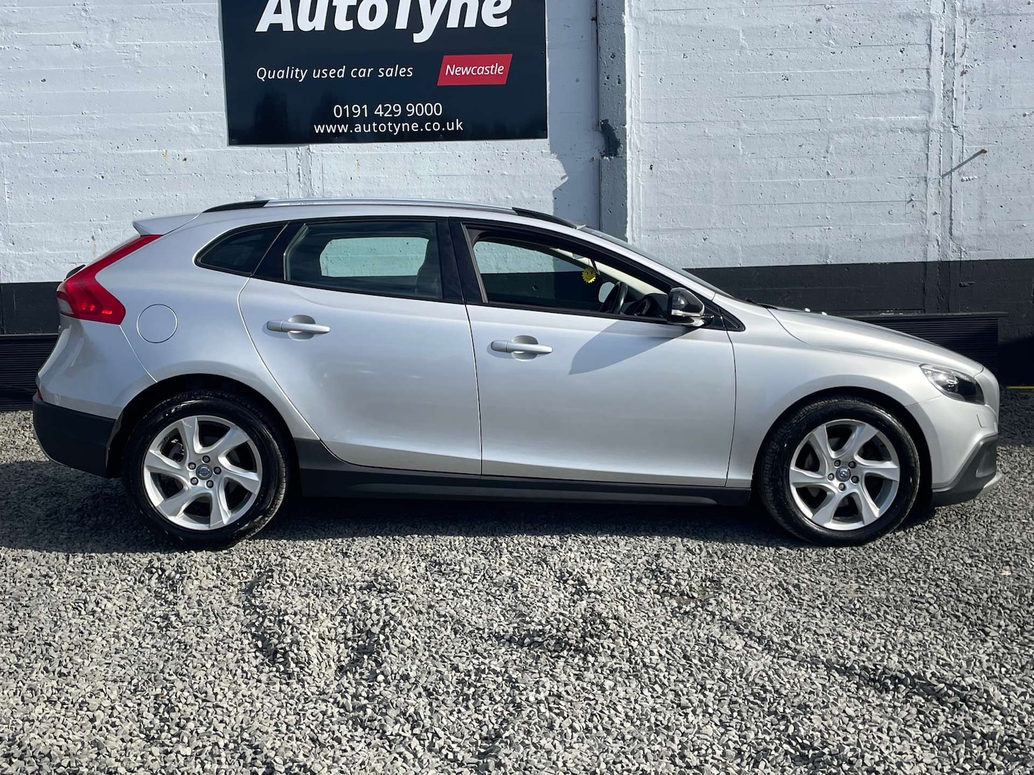 Used Volvo V40 2014 for sale - 76601487: Photo 5