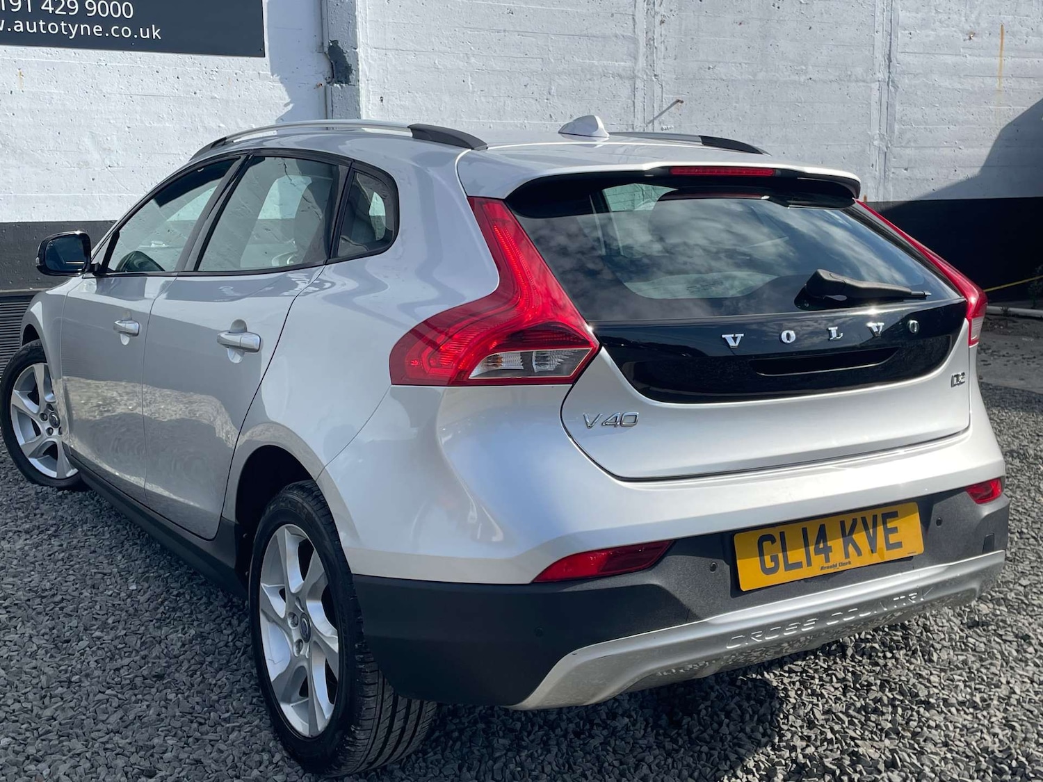 Used Volvo V40 2014 for sale - 76601487: Photo 8