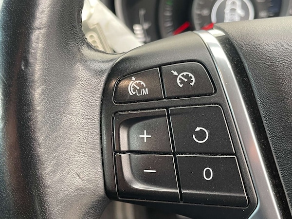 Used Volvo V40 2015 for sale - 76235431: Photo 30