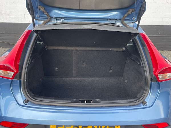 Used Volvo V40 2015 for sale - 76235431: Photo 6