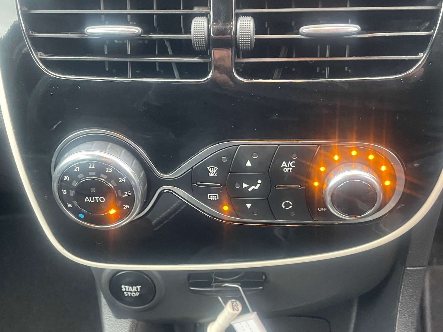 Used Renault Clio 2016 for sale - 76354256: Photo 28