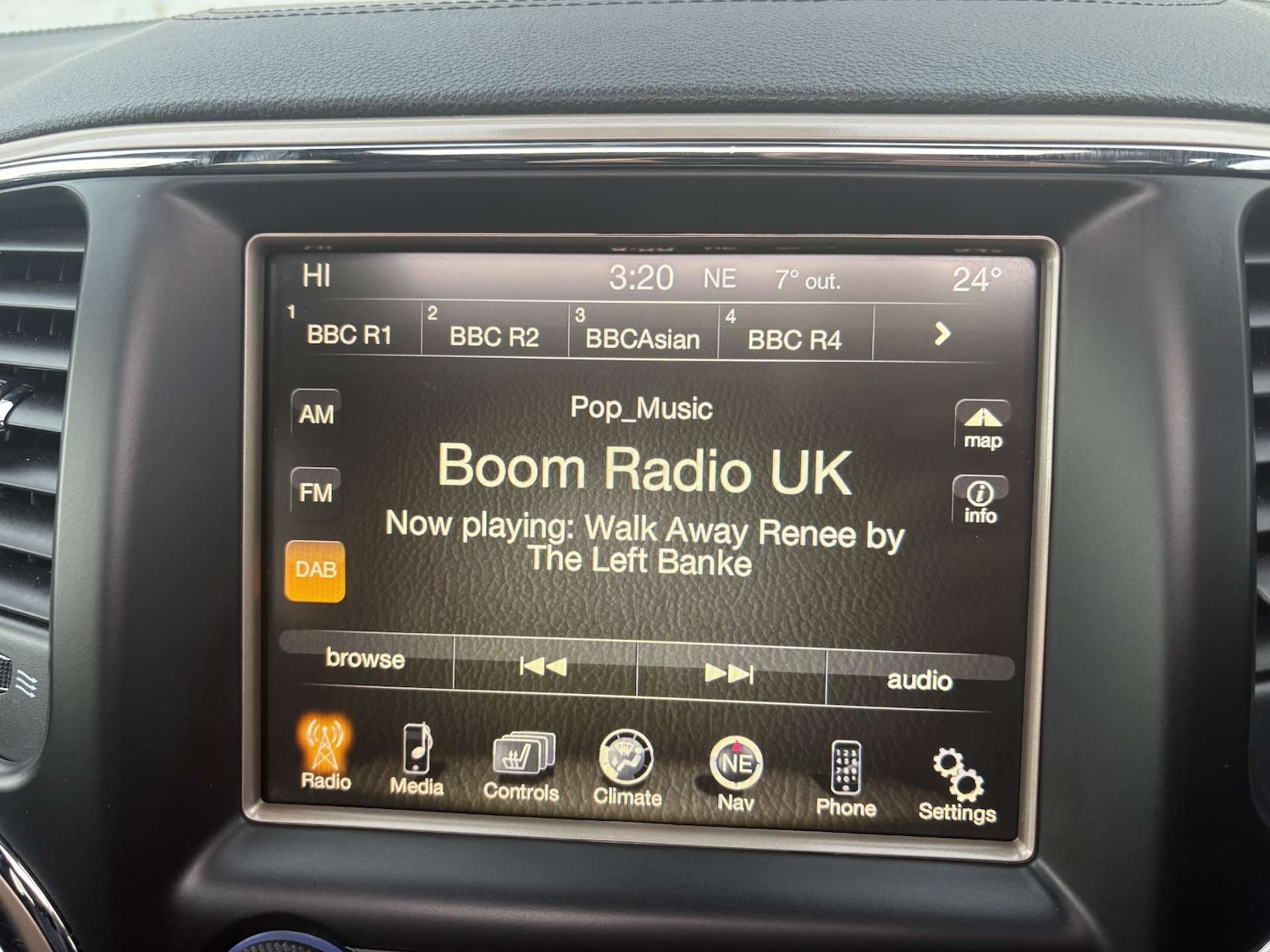 Used Jeep Grand Cherokee 2015 for sale - 77211832: Photo 24