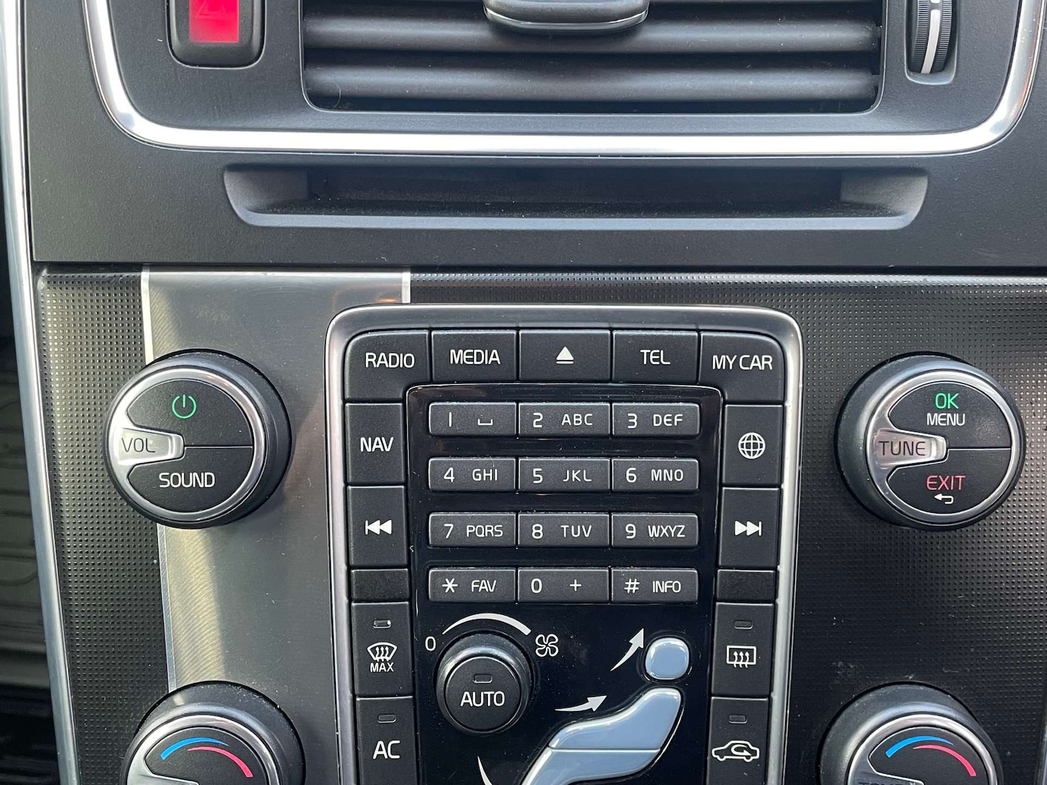 Used Volvo V60 2014 for sale - 78084985: Photo 21