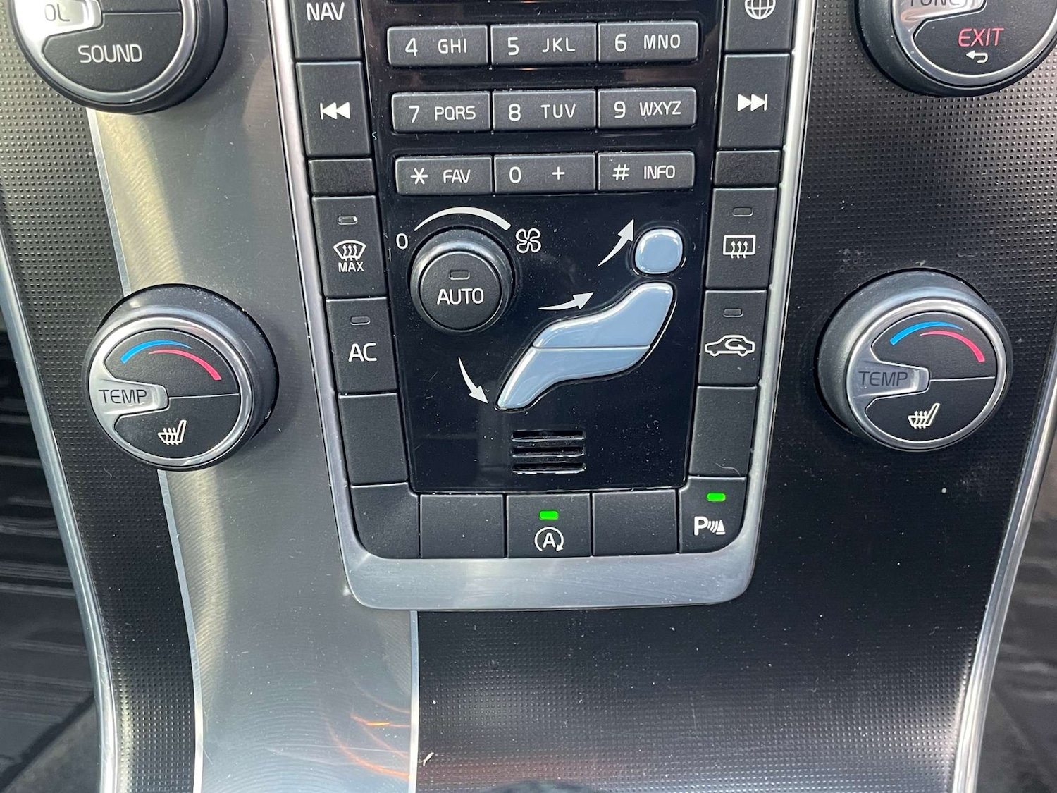 Used Volvo V60 2014 for sale - 78084985: Photo 22