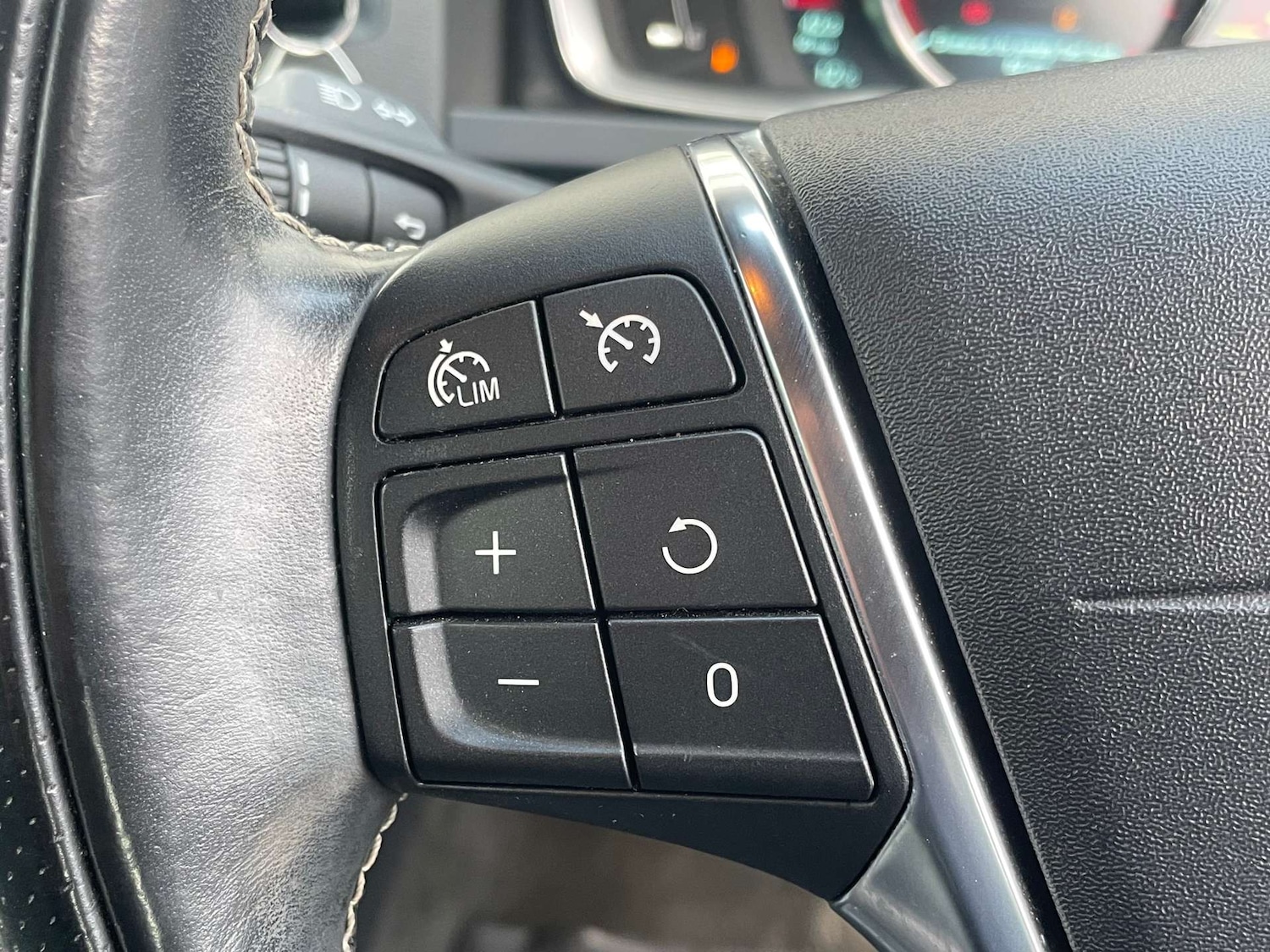 Used Volvo V60 2014 for sale - 78084985: Photo 23