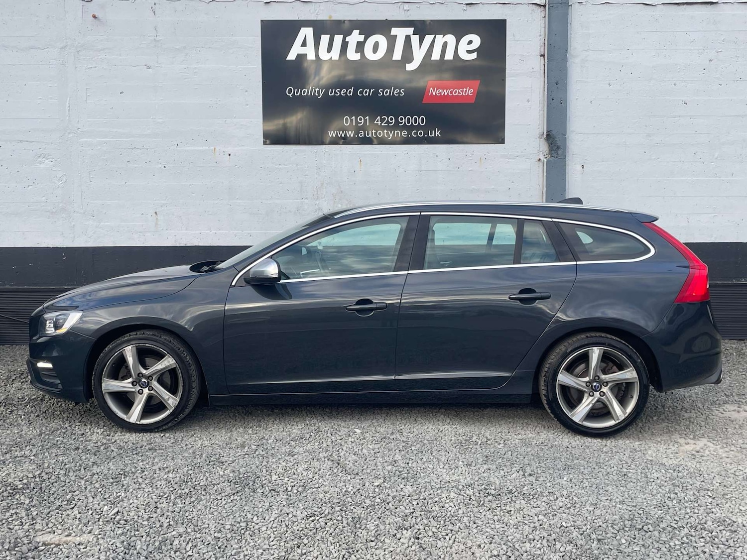 Used Volvo V60 2014 for sale - 78084985: Photo 5