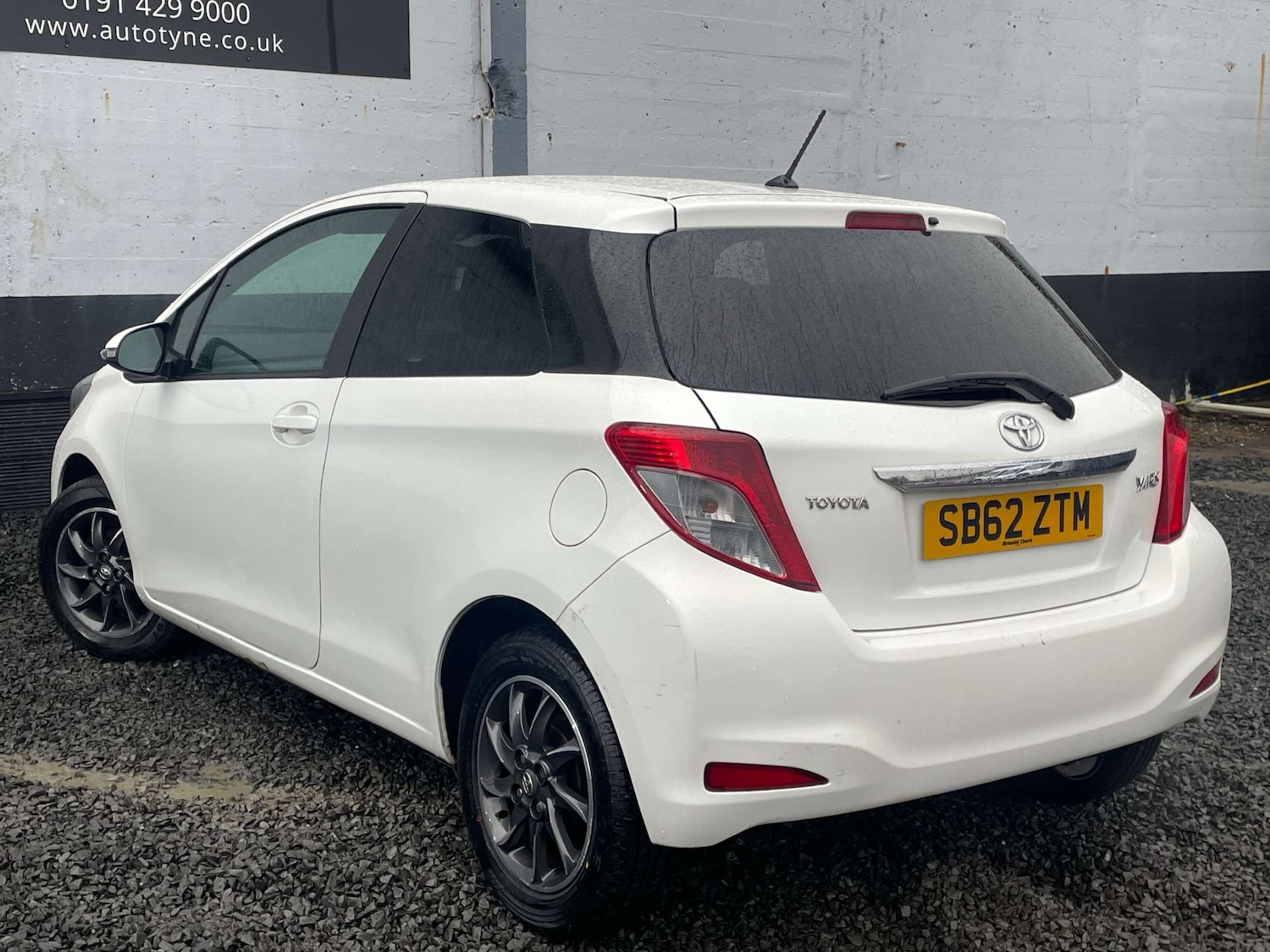 Used Toyota Yaris 2012 for sale - 77438681: Photo 2