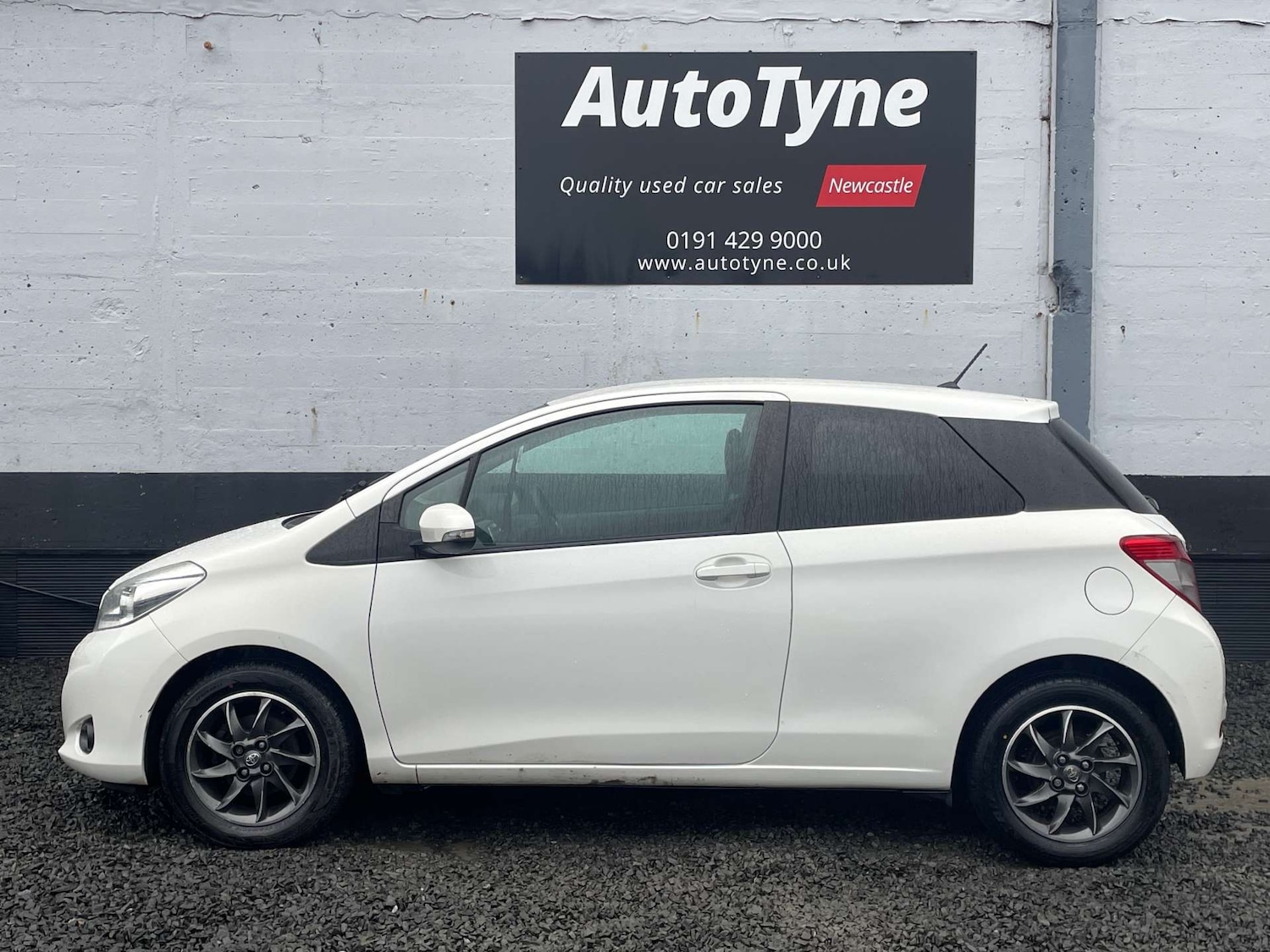 Used Toyota Yaris 2012 for sale - 77438681: Photo 3