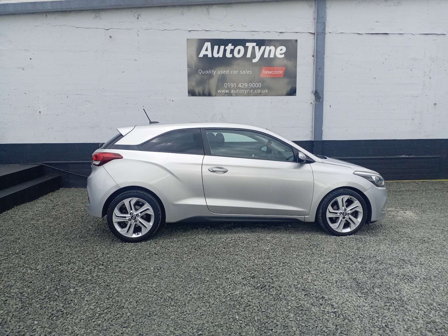 Used Hyundai i20 2017 for sale - 76601957: Photo 4