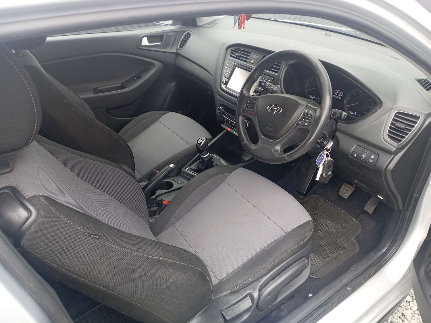 Used Hyundai i20 2017 for sale - 76601957: Photo 9