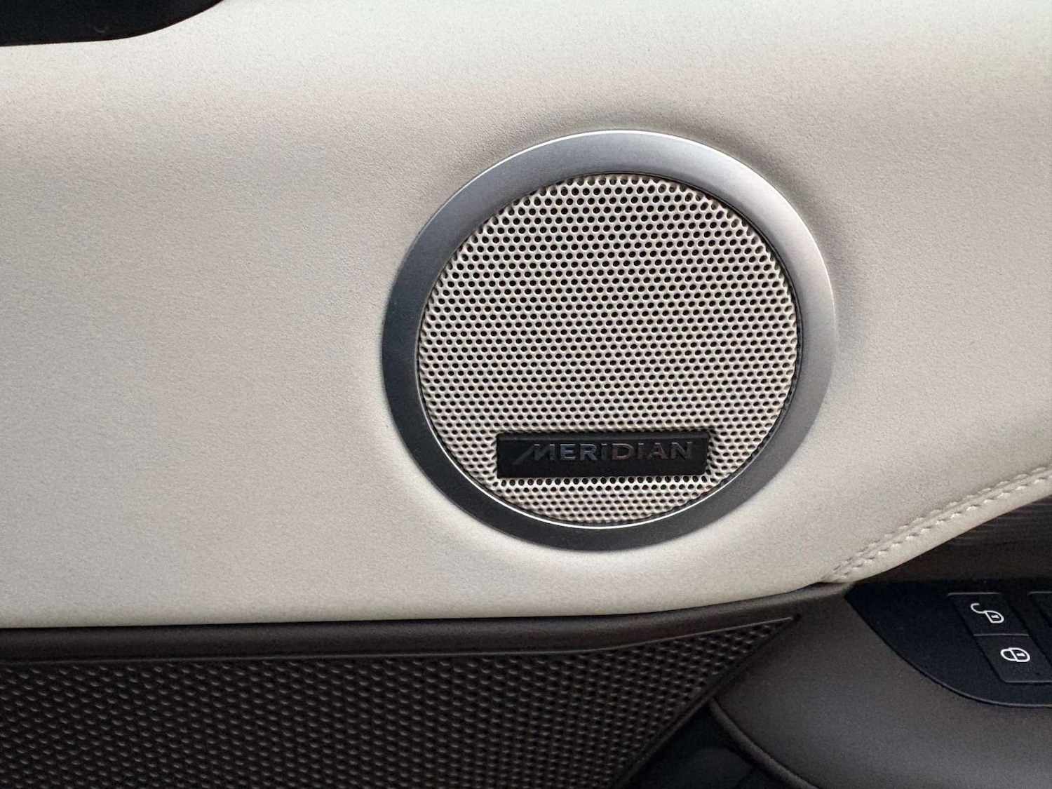 Used Land Rover Discovery 2017 for sale - 76495857: Photo 11