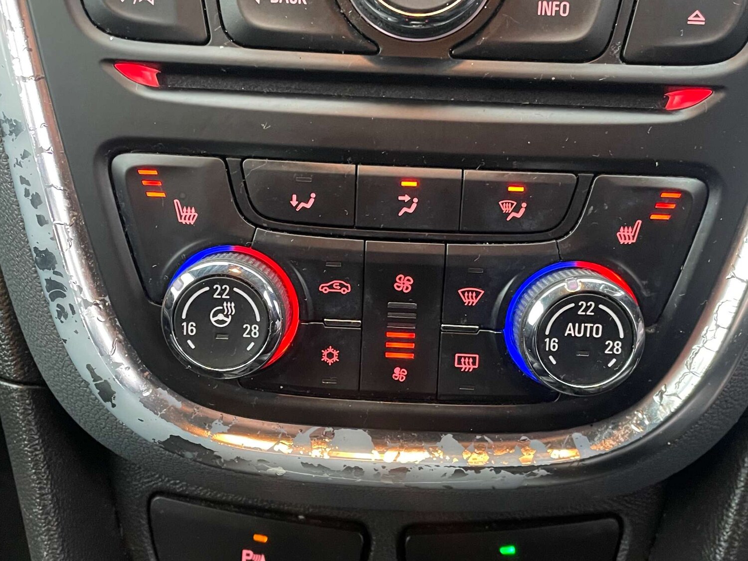 Used Vauxhall Mokka 2015 for sale - 77299427: Photo 18