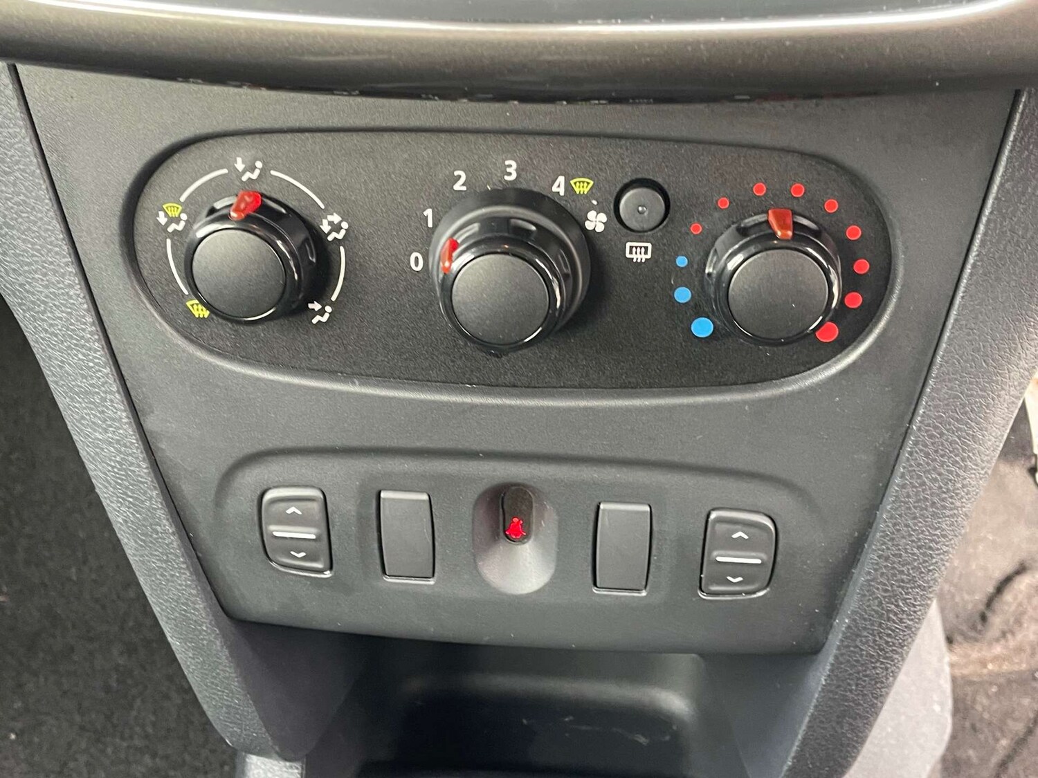 Used Dacia Sandero Stepway 2013 for sale - 77905931: Photo 15