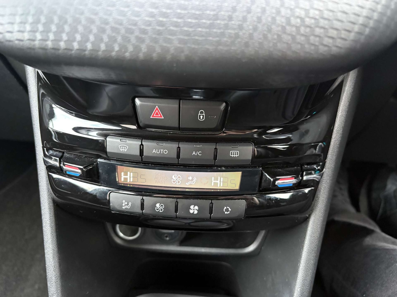 Used Peugeot 2008 2017 for sale - 77047478: Photo 16