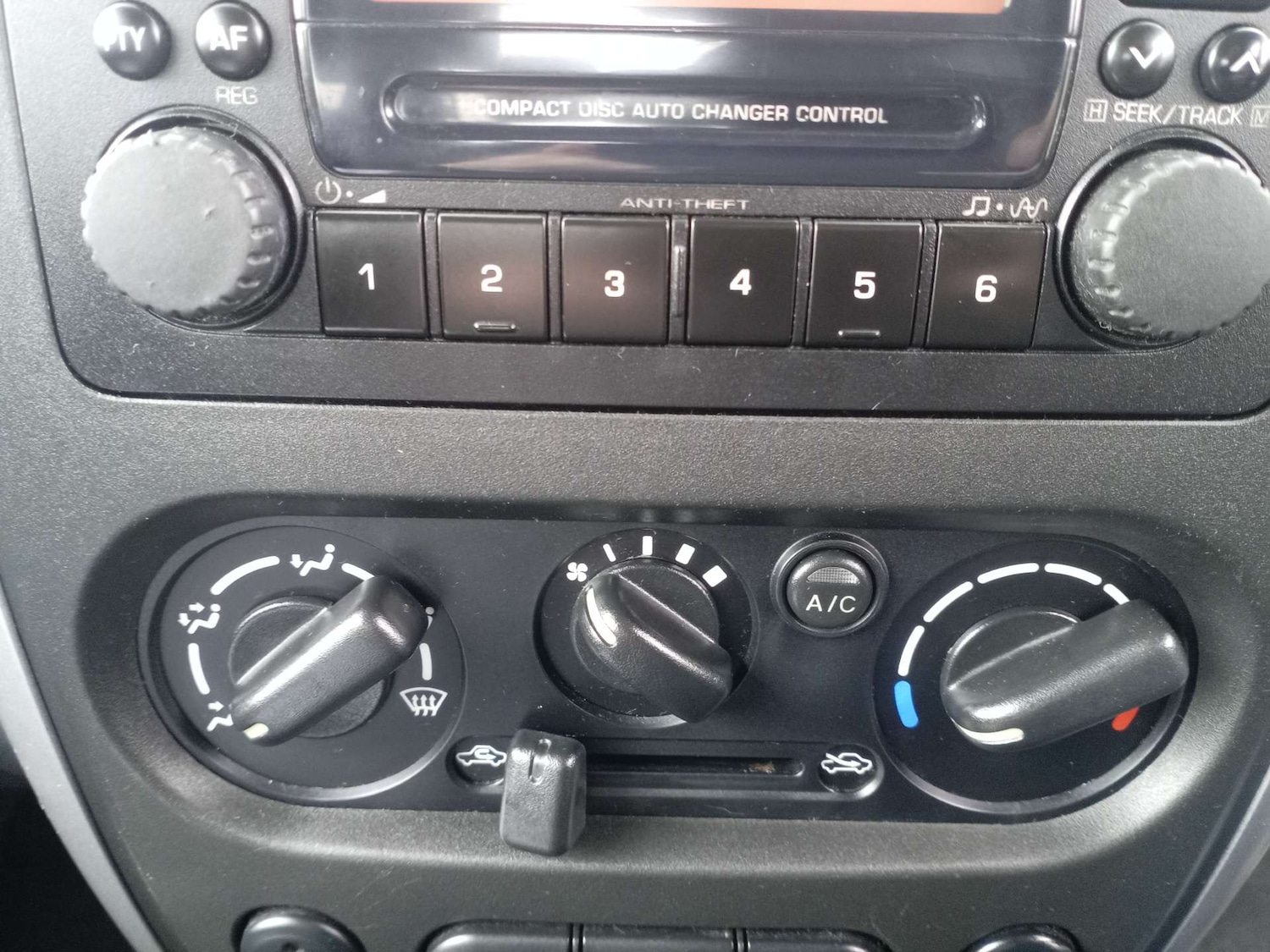 Used Suzuki Jimny 2009 for sale - 76601385: Photo 15