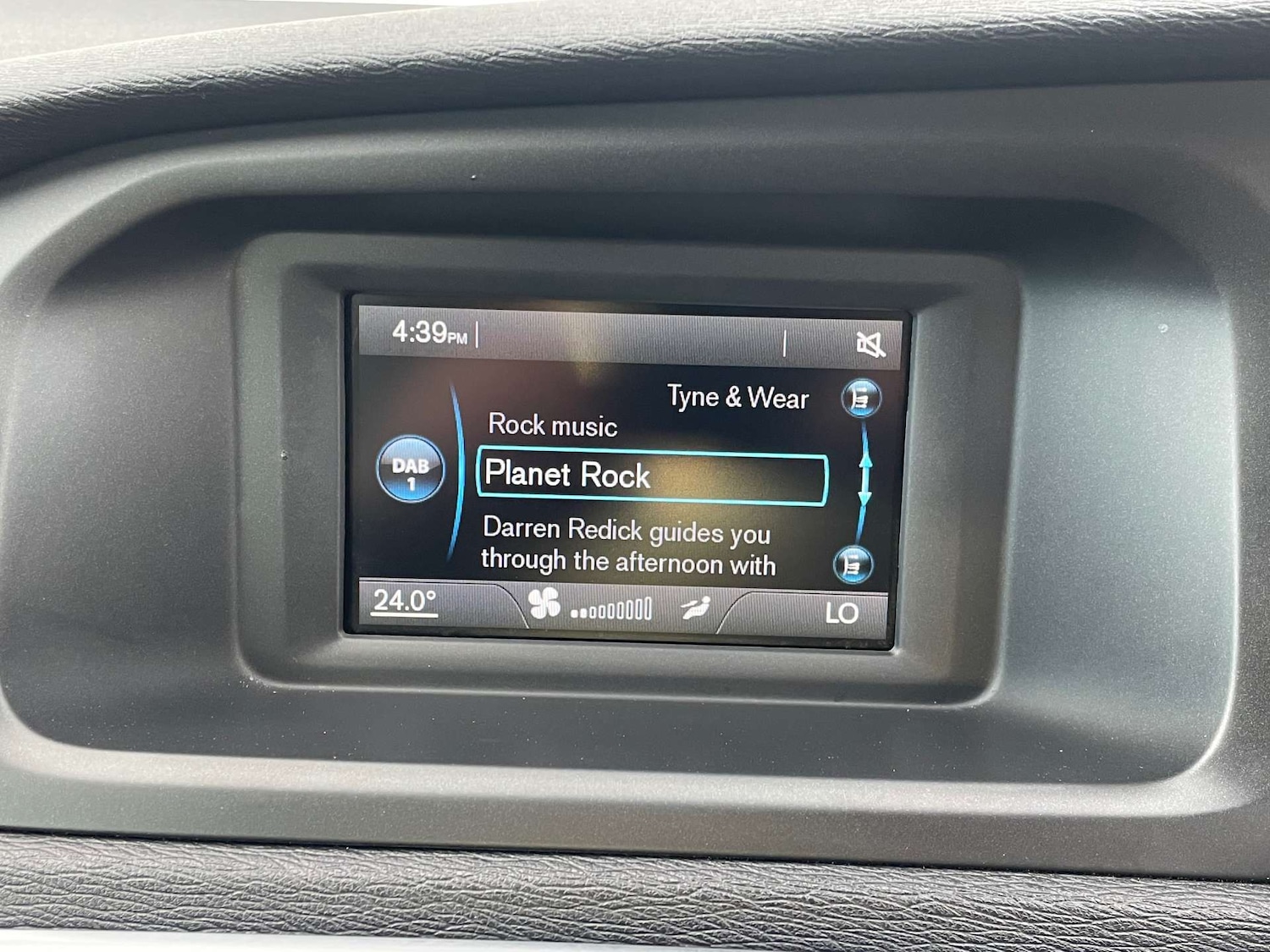 Used Volvo V40 2015 for sale - 76449774: Photo 27