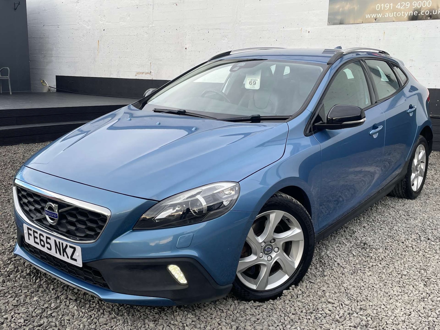 Used Volvo V40 2015 for sale - 76449774: Photo 3