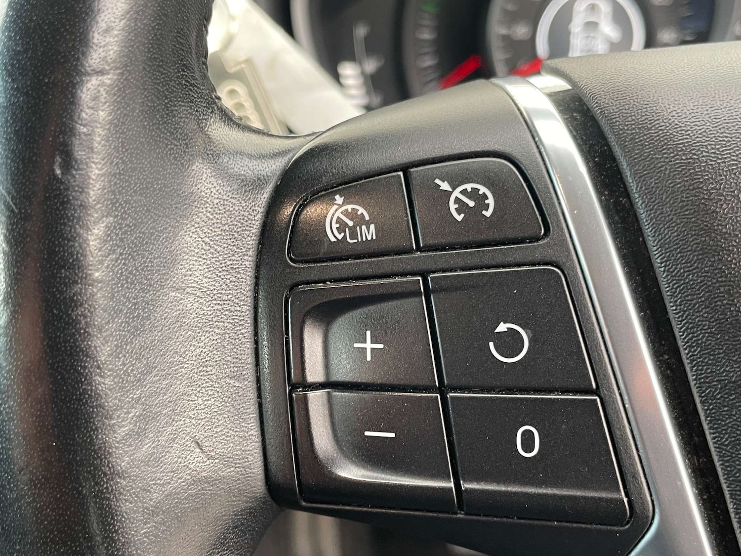 Used Volvo V40 2015 for sale - 76449774: Photo 30