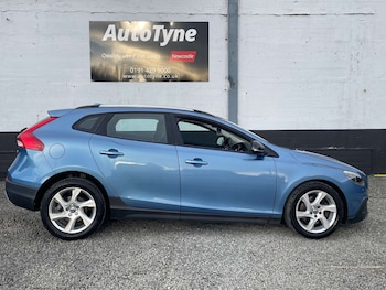 Used Volvo V40 2015 for sale - 76449774: Photo