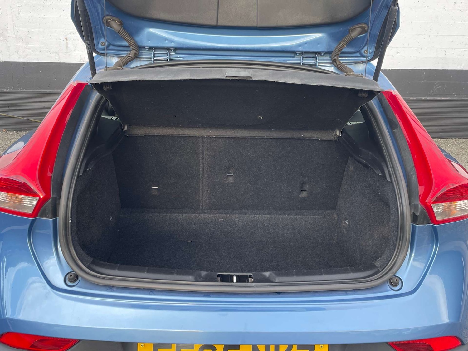 Used Volvo V40 2015 for sale - 76449774: Photo 6