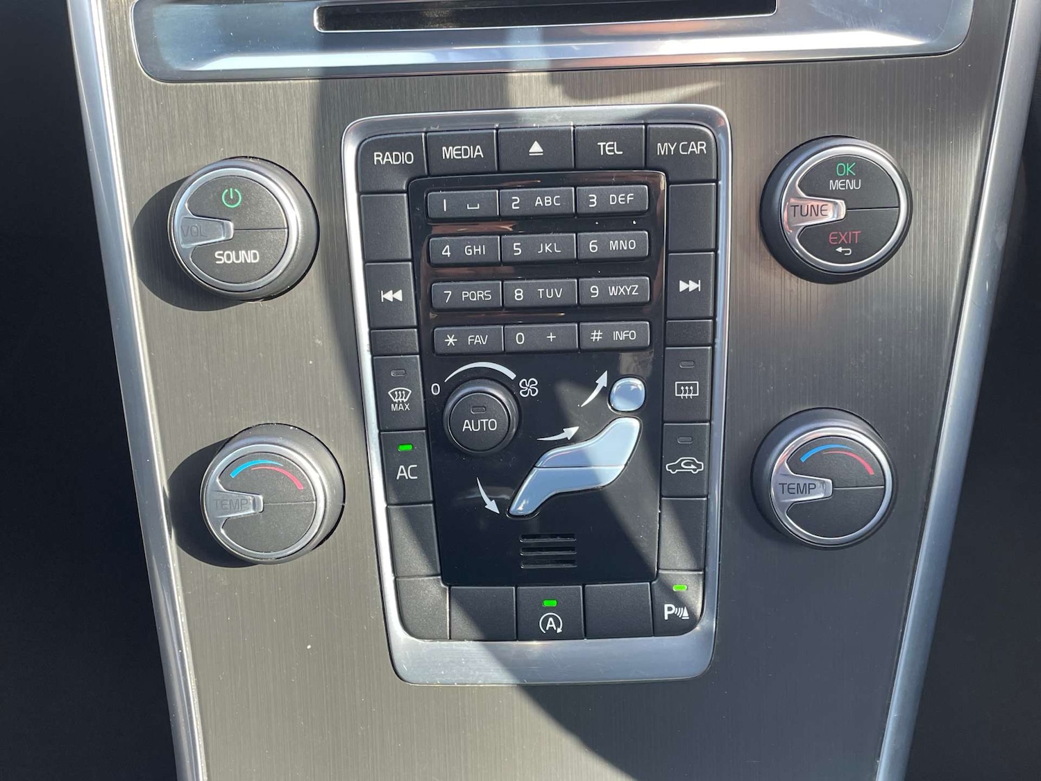 Used Volvo XC60 2014 for sale - 77802714: Photo 14