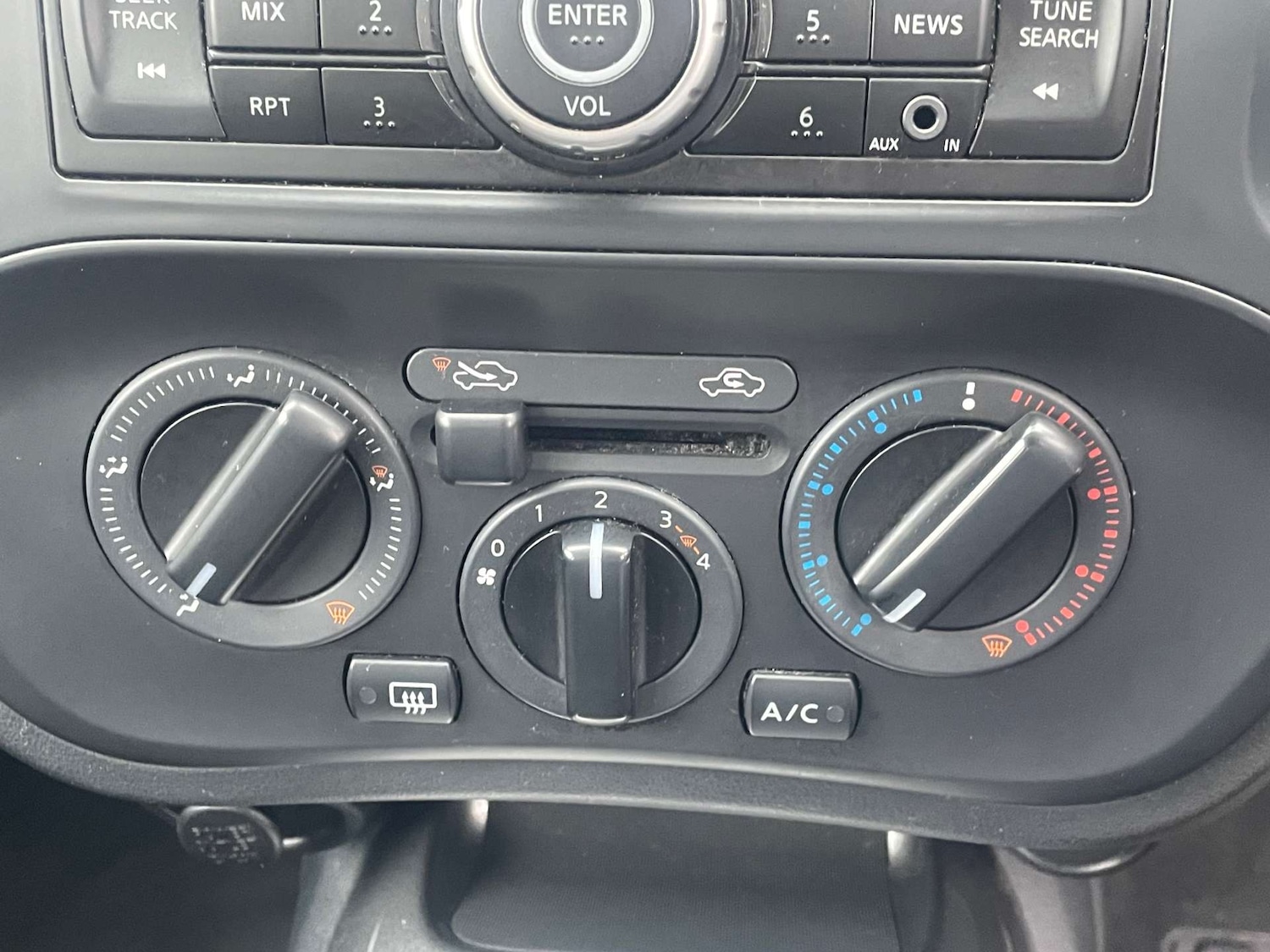 Used Nissan Juke 2014 for sale - 76102716: Photo 17