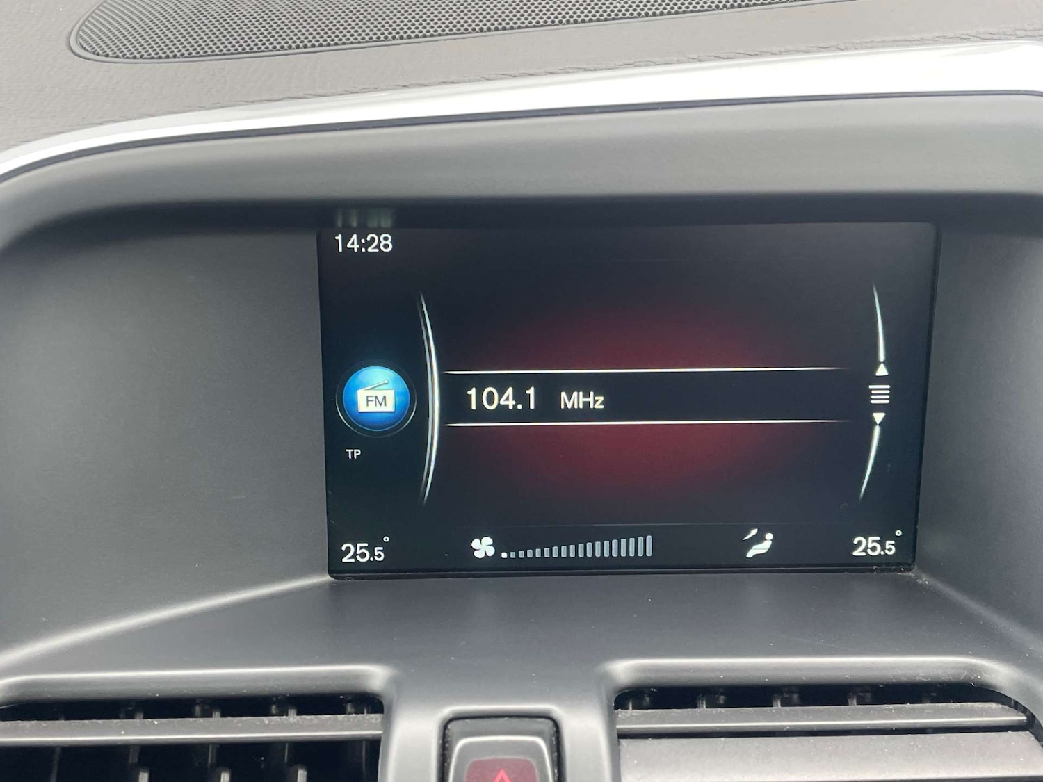 Used Volvo XC60 2014 for sale - 77975379: Photo 21