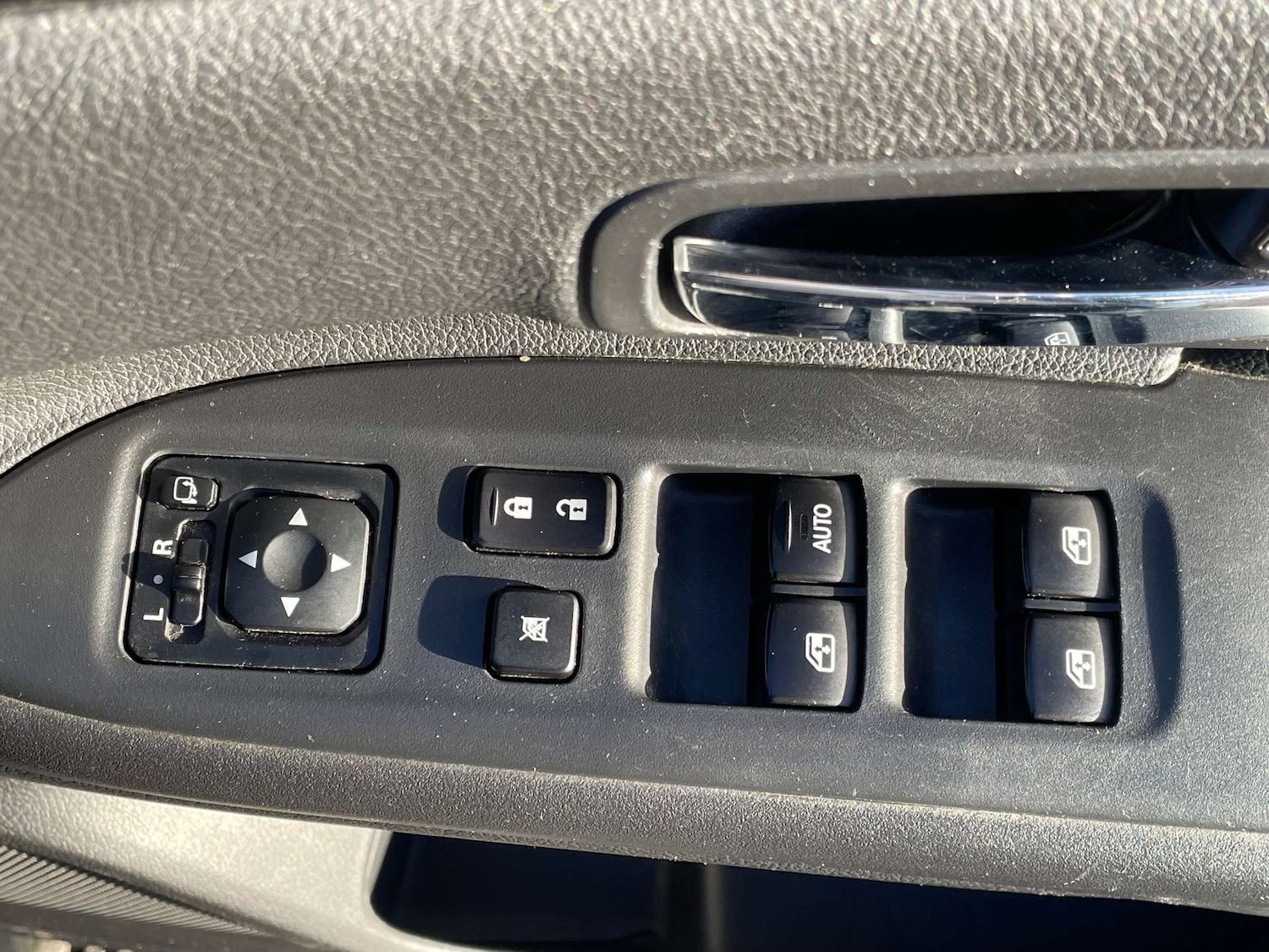 Used Mitsubishi Outlander 2015 for sale - 78083540: Photo 17