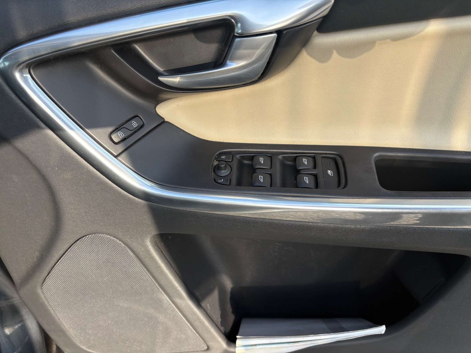 Used Volvo XC60 2012 for sale - 77765824: Photo 10