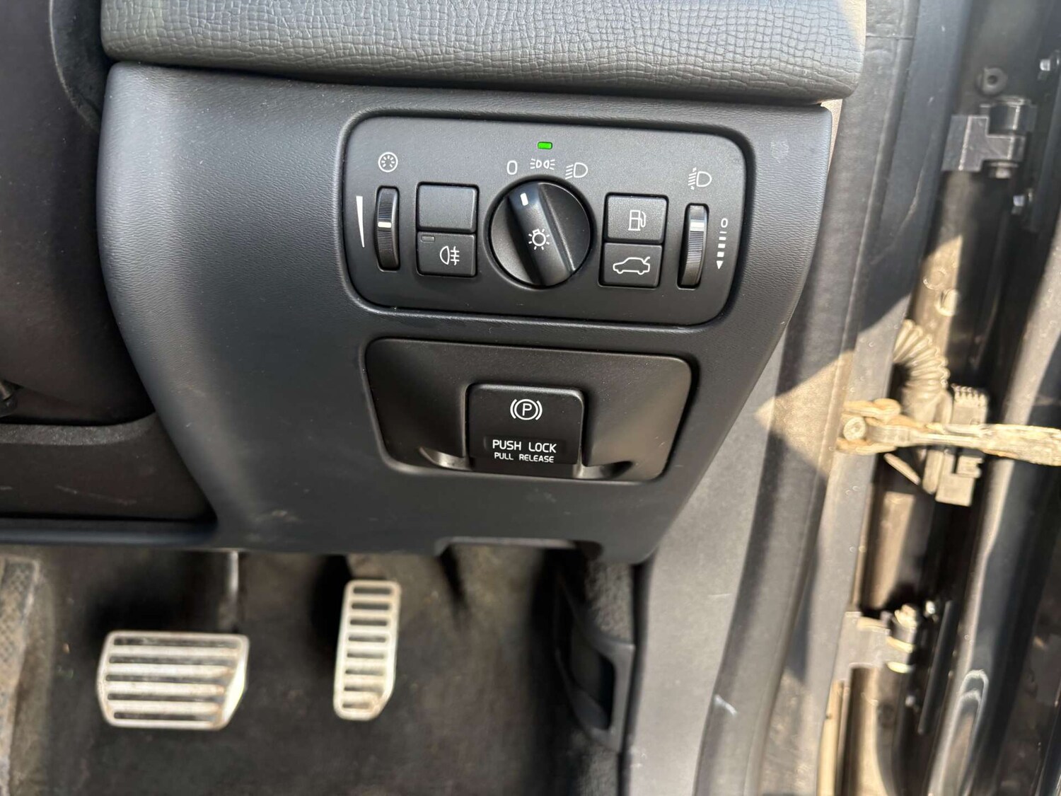 Used Volvo XC60 2012 for sale - 77765824: Photo 11