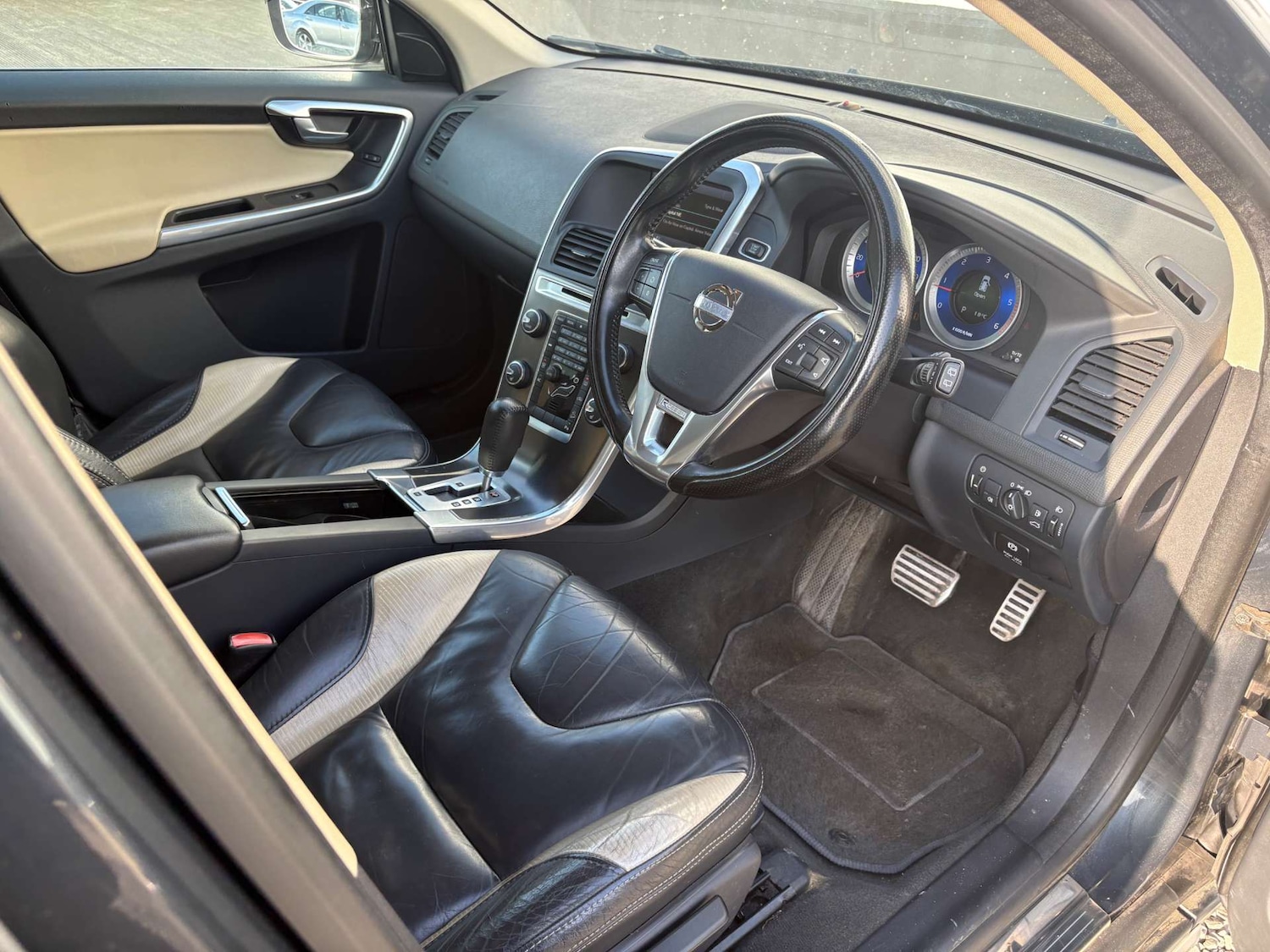 Used Volvo XC60 2012 for sale - 77765824: Photo 9