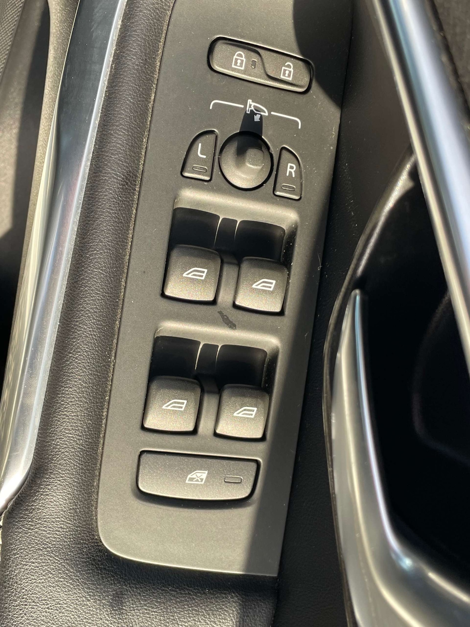 Used Volvo V40 2016 for sale - 77200736: Photo 17