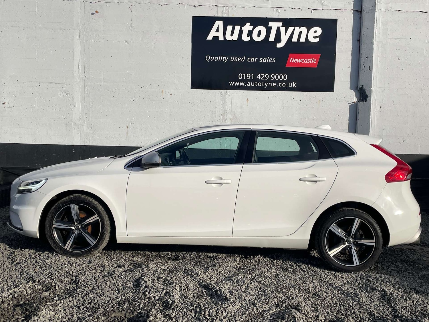 Used Volvo V40 2016 for sale - 77200736: Photo 4