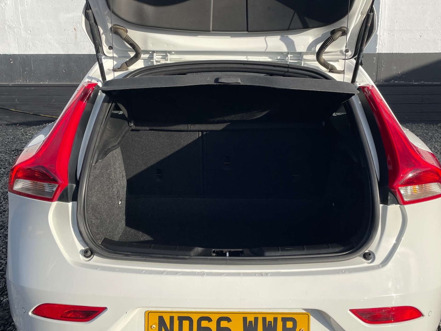 Used Volvo V40 2016 for sale - 77200736: Photo 8