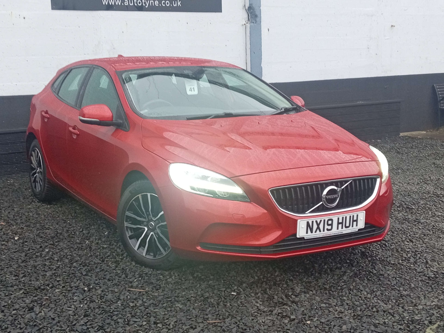 Used Volvo V40 2019 for sale - 76845387: Photo 1