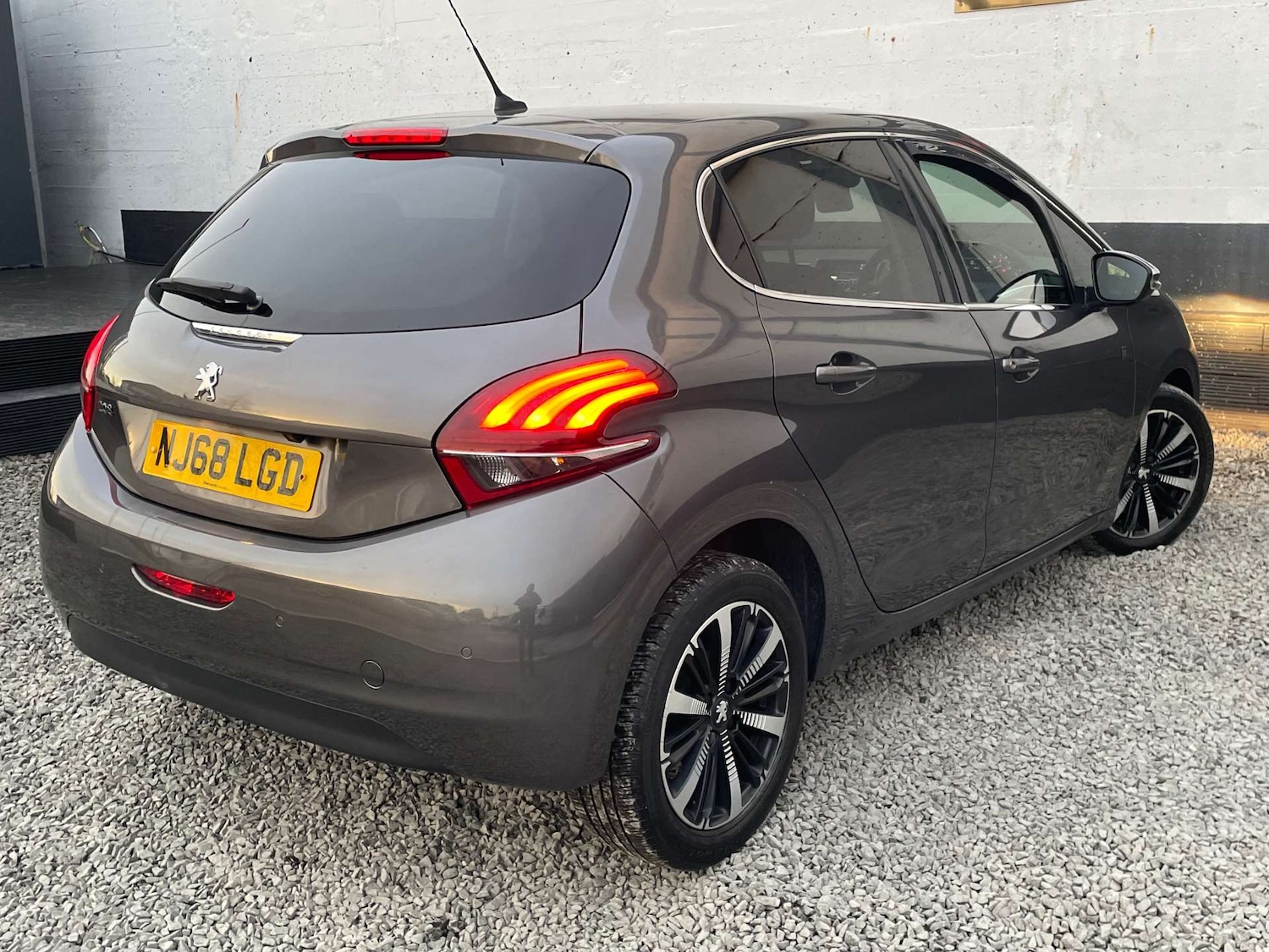 Used Peugeot 208 2018 for sale - 77990049: Photo 6