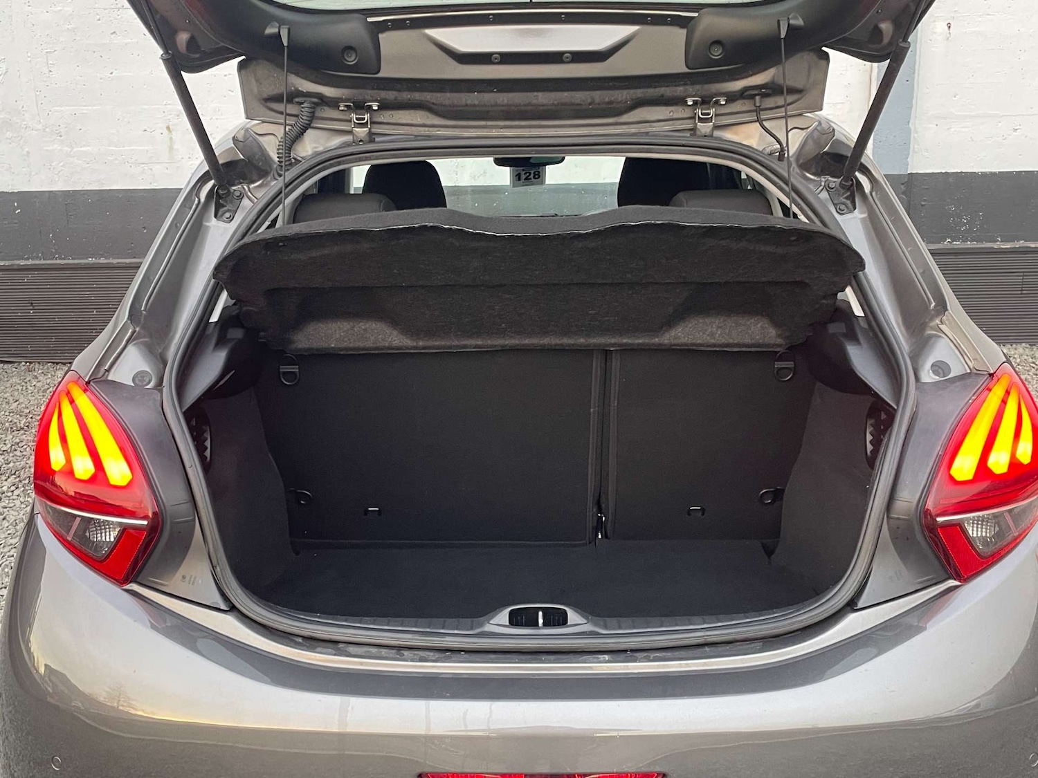 Used Peugeot 208 2018 for sale - 77990049: Photo 9