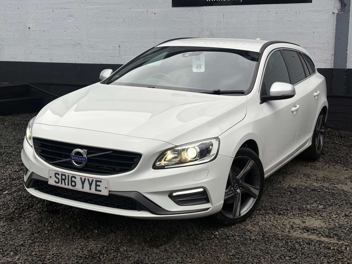 Used Volvo V60 2016 for sale - 77283172: Photo 3