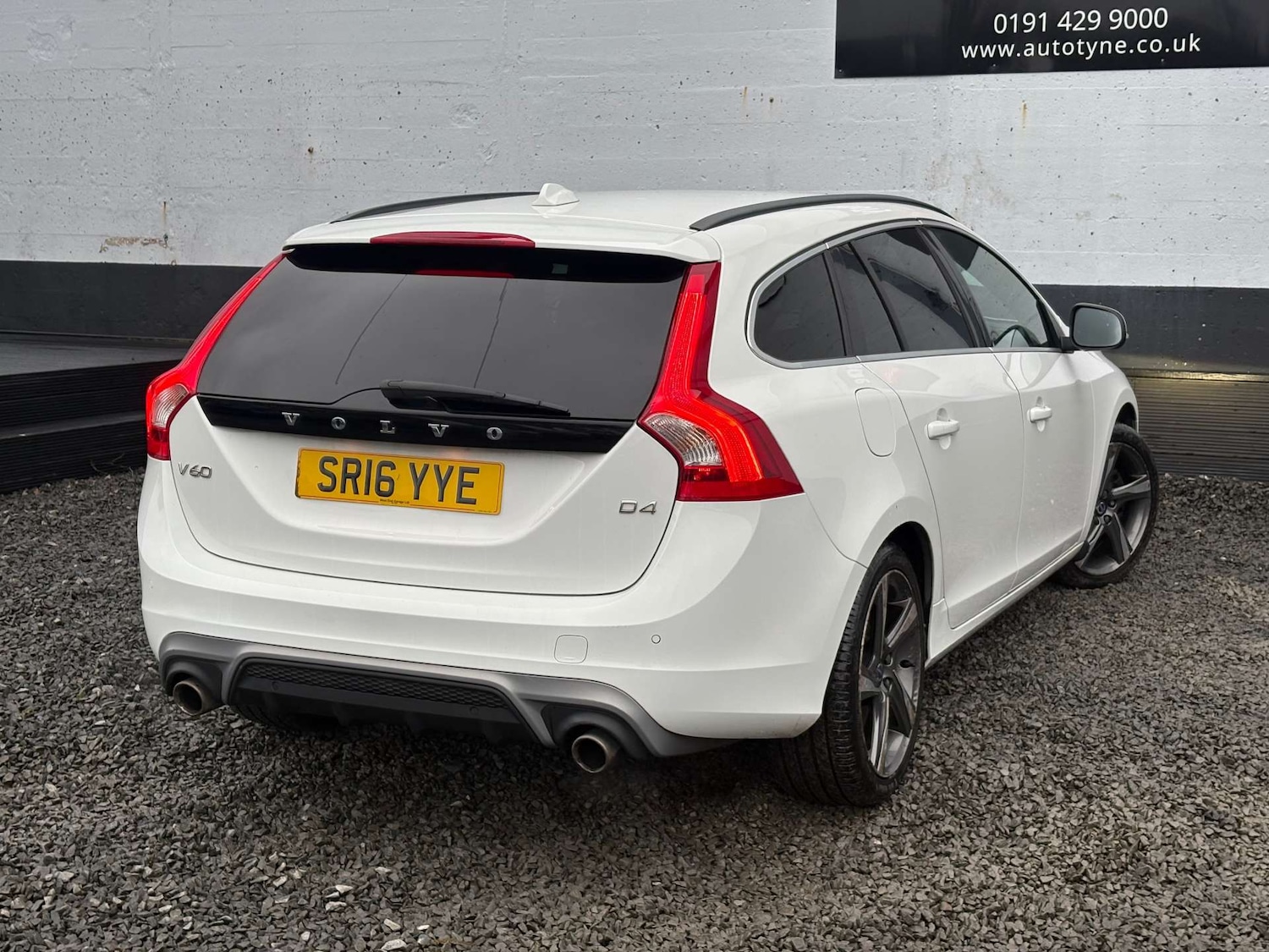 Used Volvo V60 2016 for sale - 77283172: Photo 4