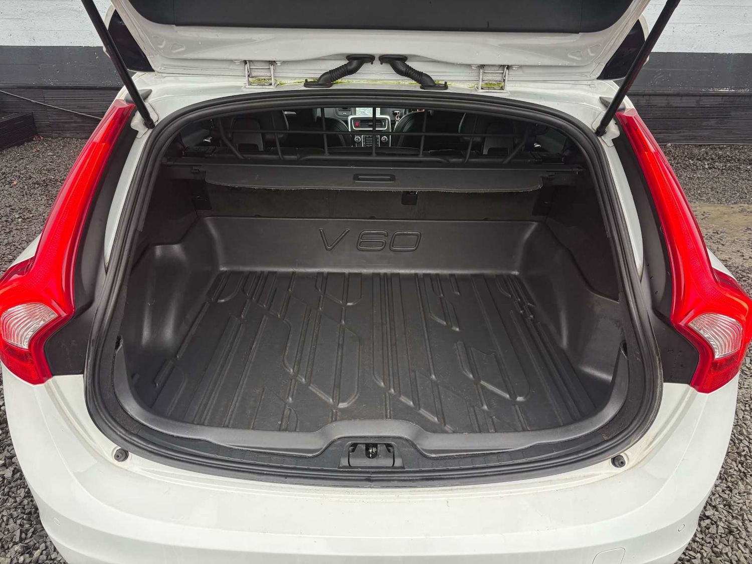 Used Volvo V60 2016 for sale - 77283172: Photo 8