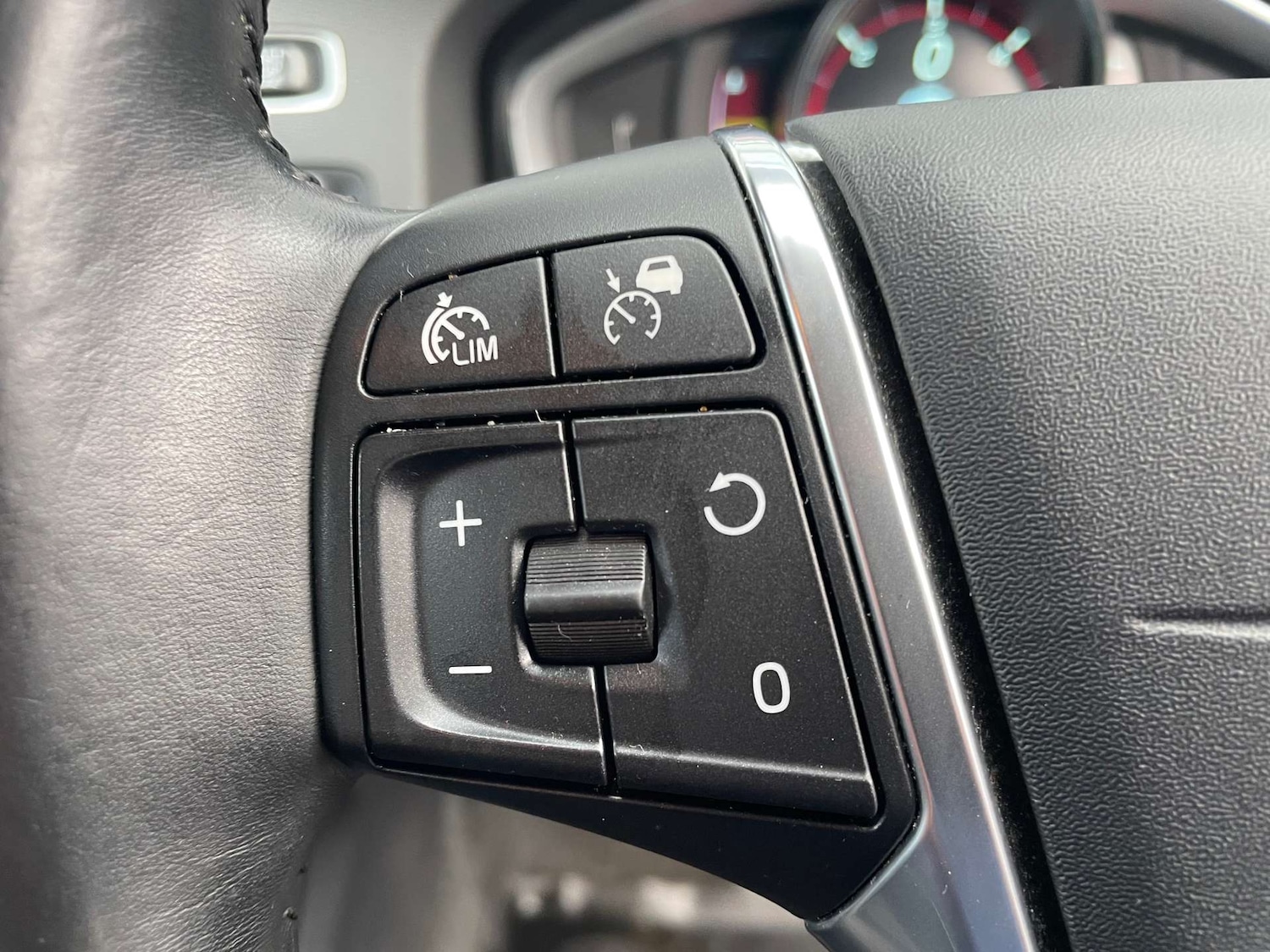 Used Volvo V60 2013 for sale - 77187791: Photo 17