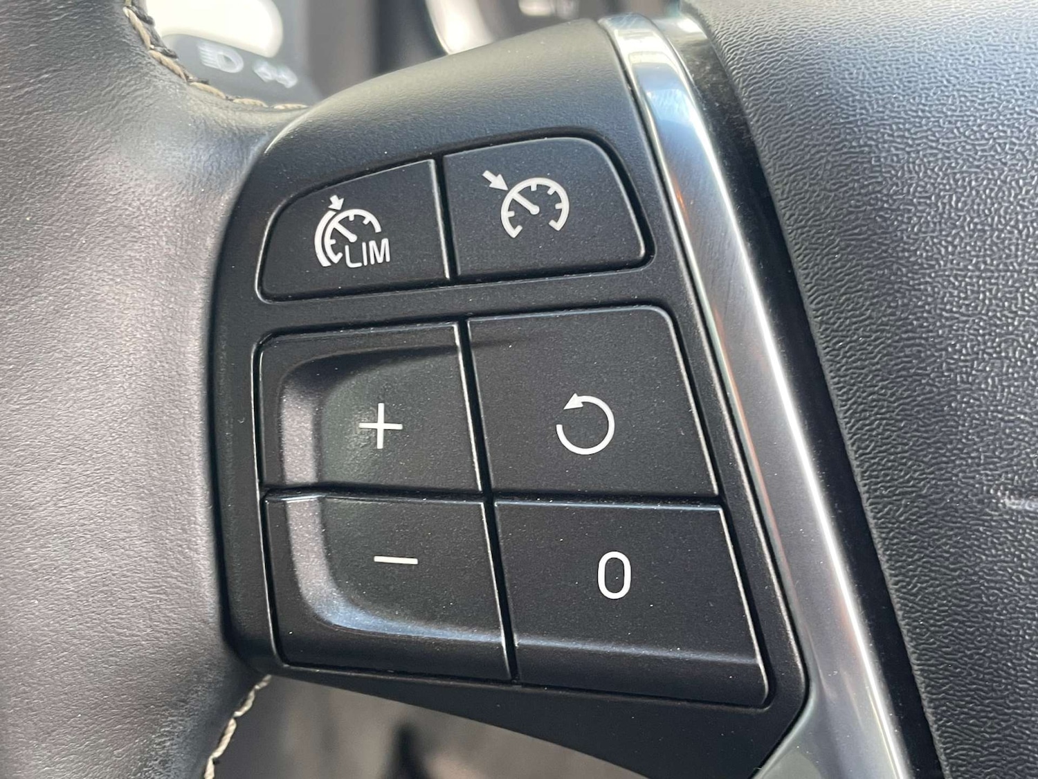 Used Volvo V60 2014 for sale - 78083418: Photo 22