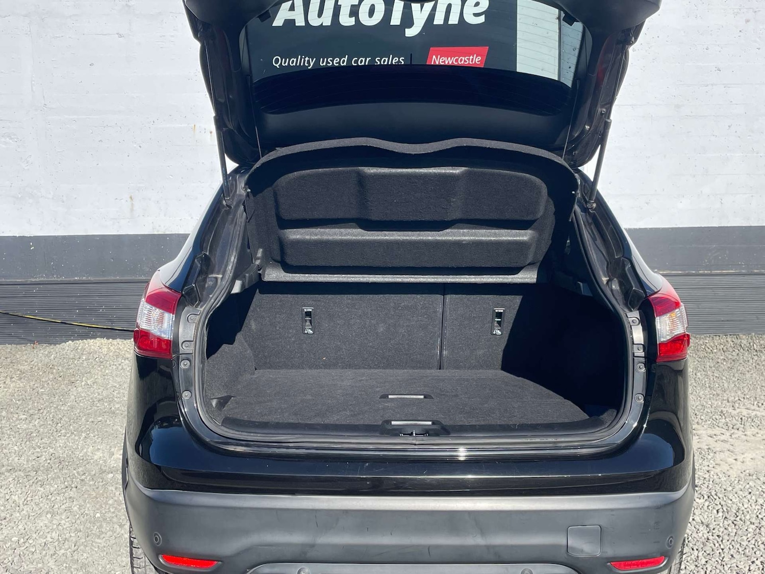 Used Nissan Qashqai 2014 for sale - 77920845: Photo 4