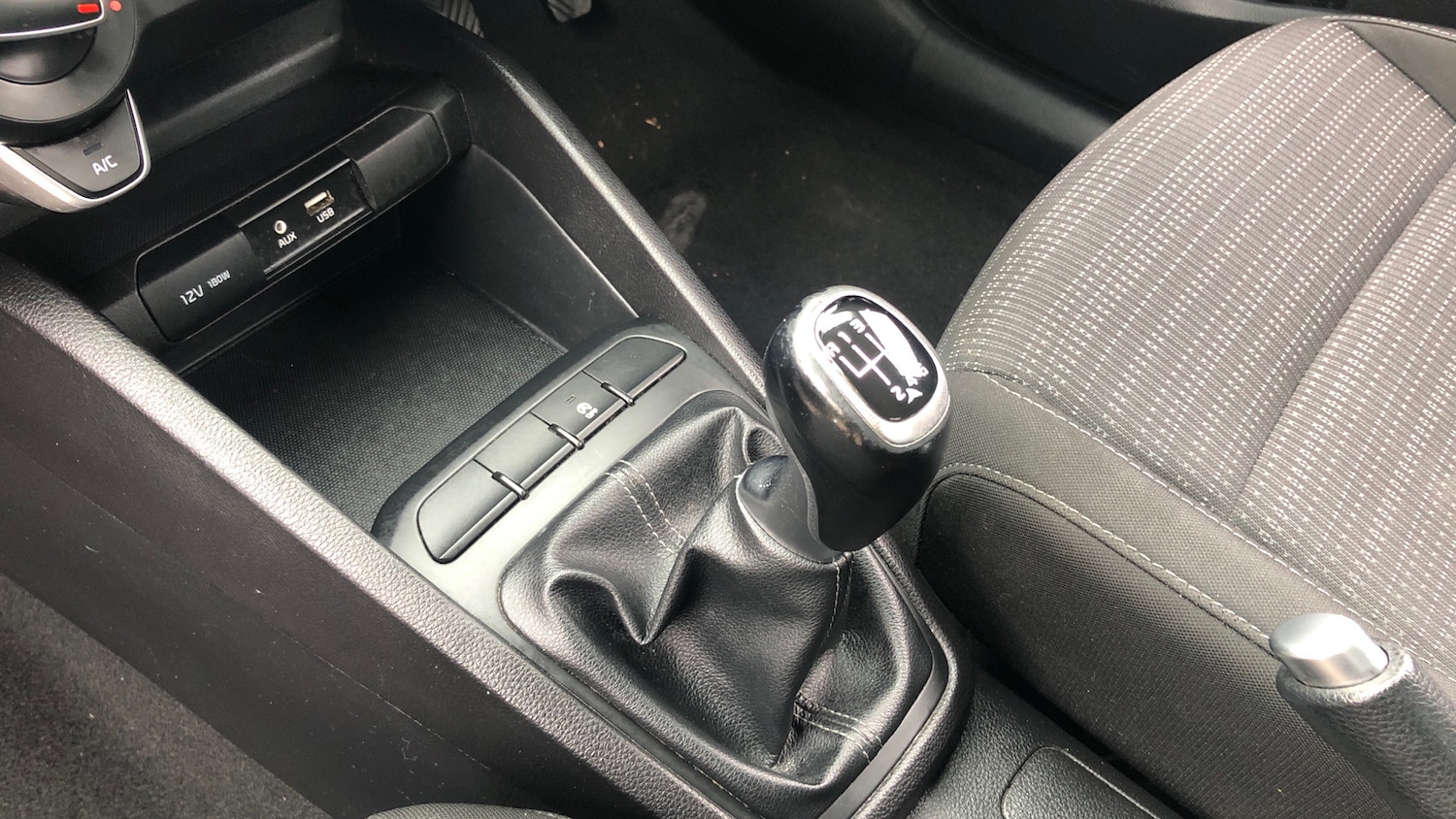 Used Kia Stonic 2018 for sale - 76277078: Photo 13