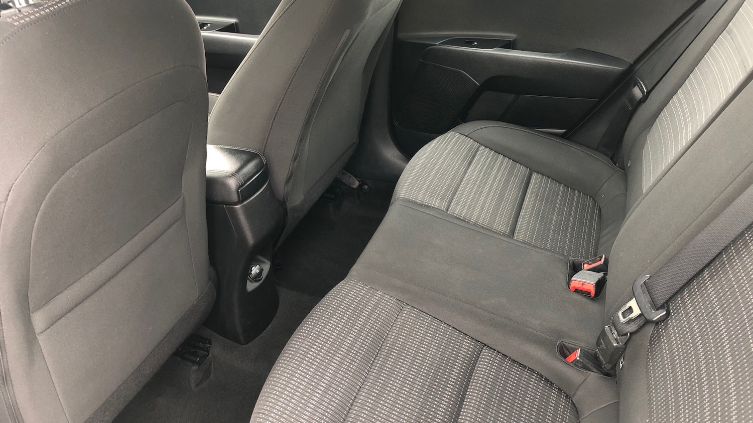 Used Kia Stonic 2018 for sale - 76277078: Photo 16